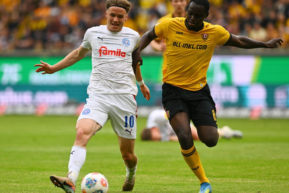 Kofi Amoako (21, r.) wechselt von Dynamo Dresden zum HSV.
