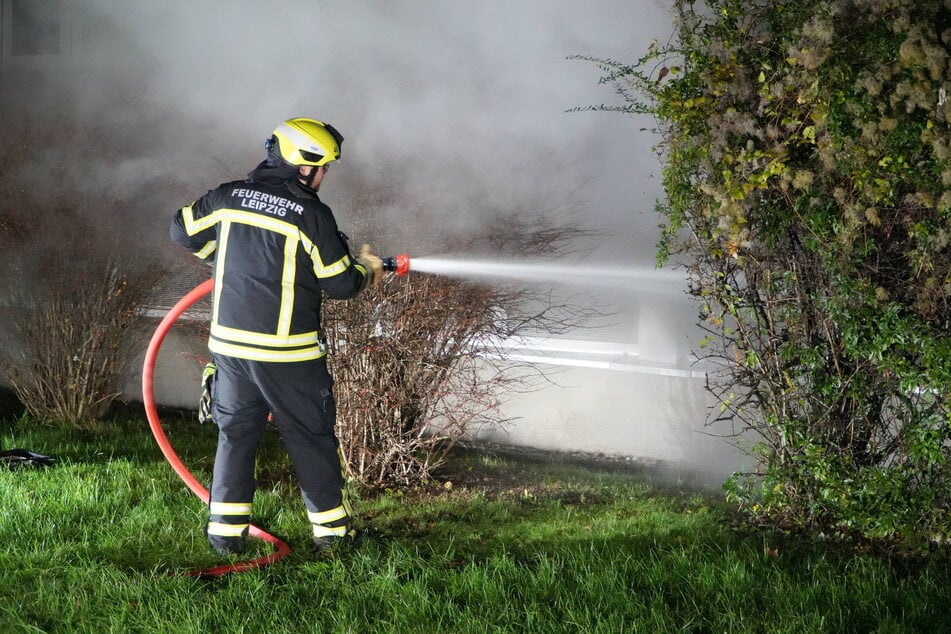 Auch Freitag musste die Feuerwehr wieder anrücken und löschen.