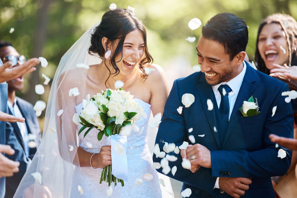 Es gibt viele kurze, lustige, moderne und schöne Sprüche zur Hochzeit.