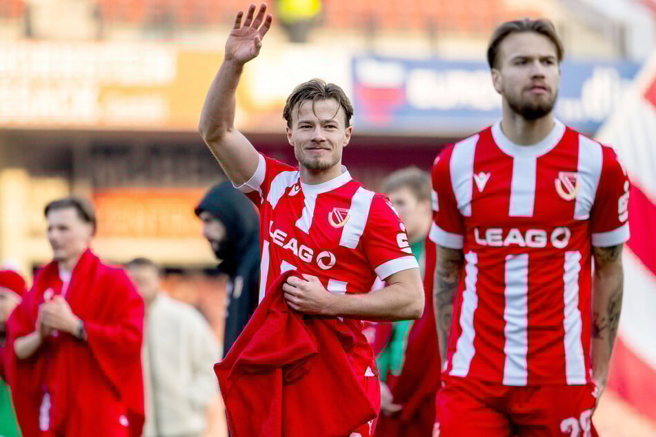 Stammkraft Henry Rorig (25, l.) wird heute nur von der Tribüne aus winken, fehlt gelbgesperrt. Auch hinter dem Einsatz von Niko Bretschneider (25) steht ein Fragezeichen.
