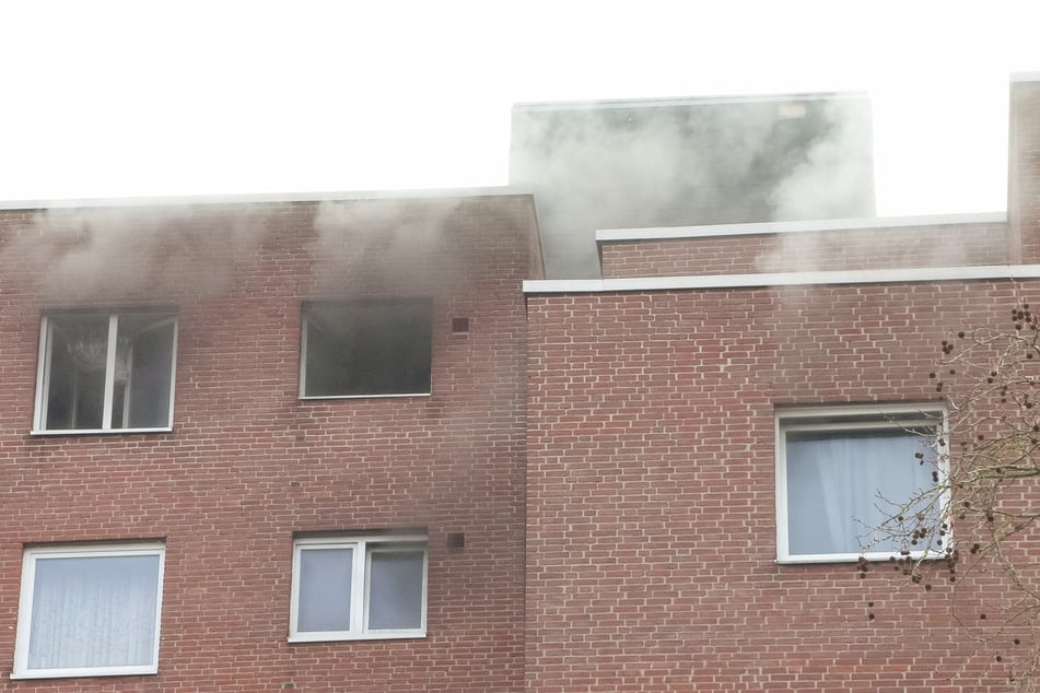 Der Rauch wanderte vom Keller bis hoch in die oberste Etage des Mehrfamilienhauses.