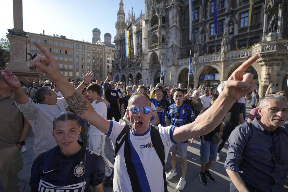Viele Fans jubeln sich vor dem Champions-League-Finale zwischen Paris Saint-Germain und Inter Mailand bereits warm.