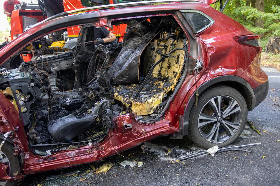 Schockierende Bilder: Durch den massiven Brand war der Innenraum des Autos bereits komplett geschmolzen.