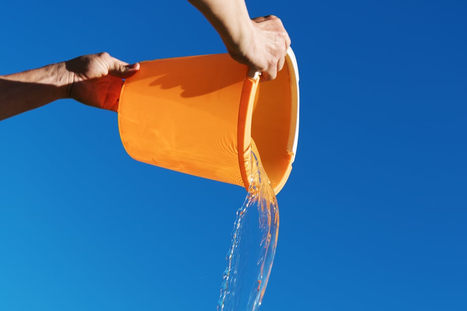 A local resident is said to have been unable to cope with the hype surrounding the photo booth and defended herself with a bucket of urine. (symbolic photo)