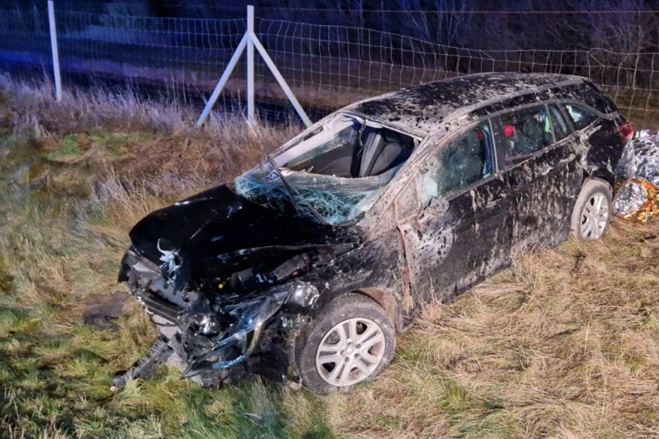 Unfall A9: Krasser Unfall auf A9: Opel überschlägt sich mehrfach - Vier Schwerverletzte!