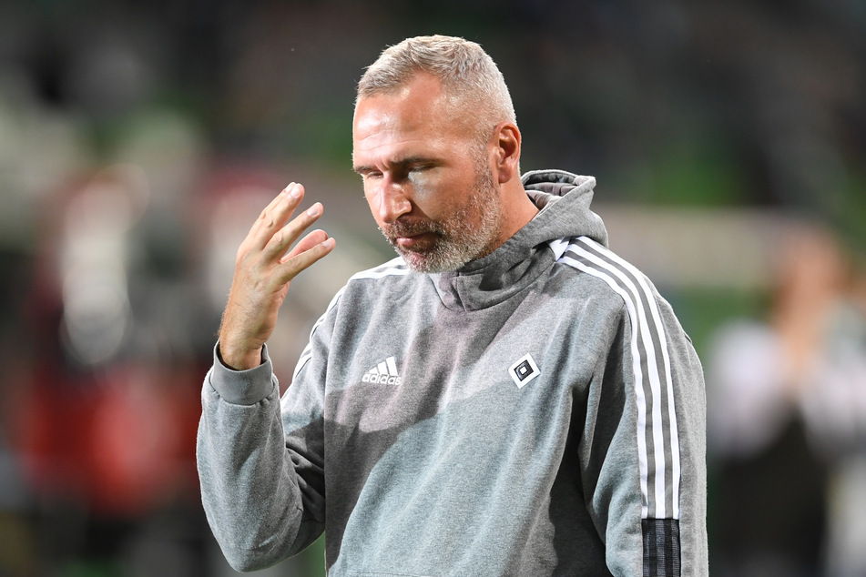 Auch HSV-Coach Tim Walter (45) war nach dem Remis gegen Fortuna Düsseldorf bedient und forderte von seiner Mannschaft mehr Zielstrebigkeit.