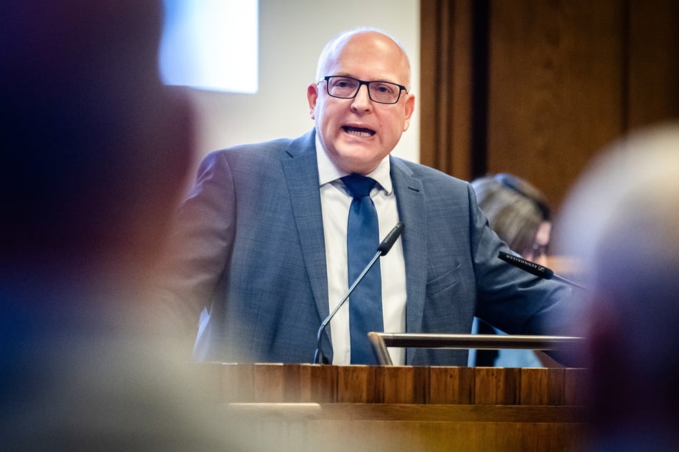 Chemnitzer OB Sven Schulze (53, SPD) denkt gar nicht daran, den Stadtrat weiter bei der Personalpolitik im Rathaus mitreden zu lassen.