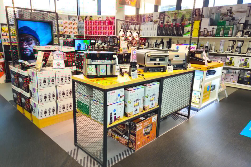 Touchdown auch für Technik: Saturn Berlin Europa-Center öffnet am Sonntag (9.11.) von 13 bis 18 Uhr.