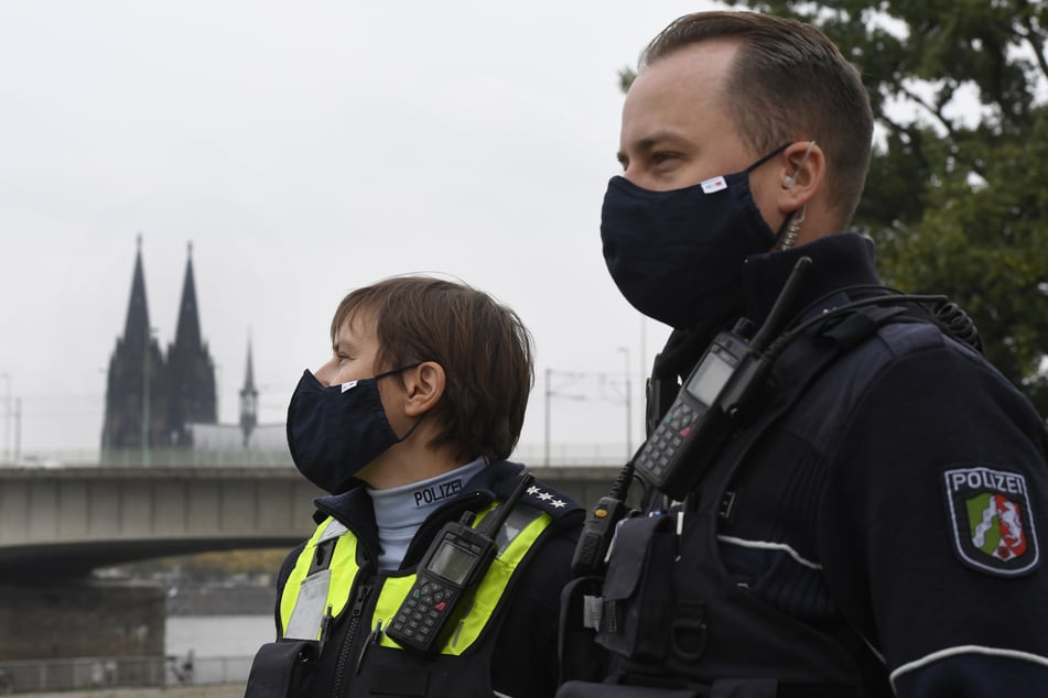 Die Auftragsvergabe für die Masken an die NRW-Polizei wird neu ausgeschrieben.
