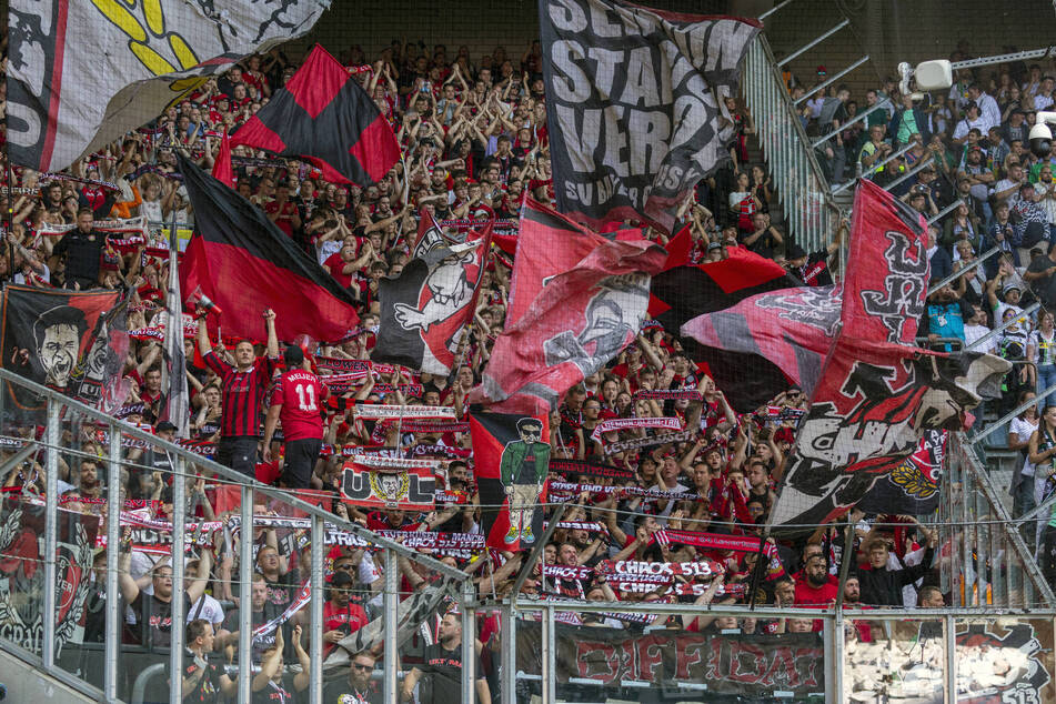 Die Ultras von Bayer 04 Leverkusen sorgten mit einem geschmacklosen Spruchband am Samstag für Ärger.