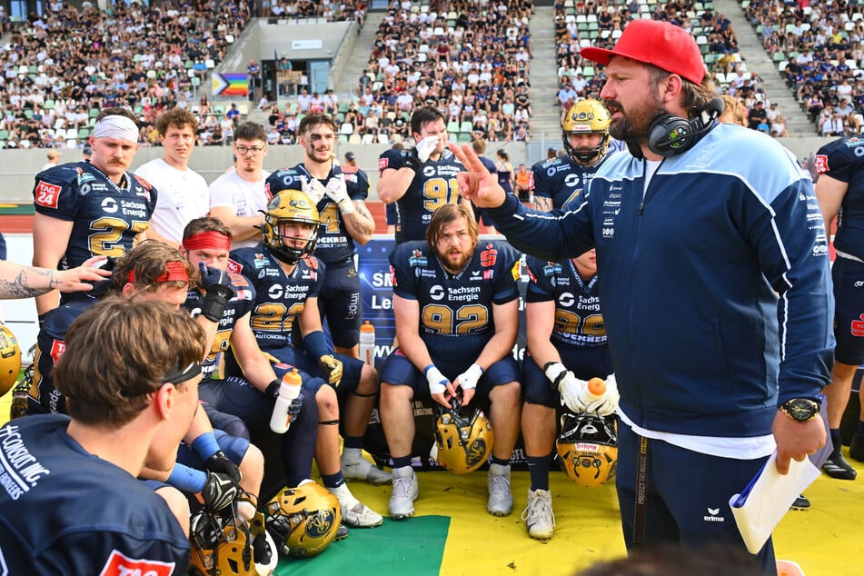 Coach Martin Schmidt (38, r.) hat bei den Monarchs die beste Defense der Liga geformt.