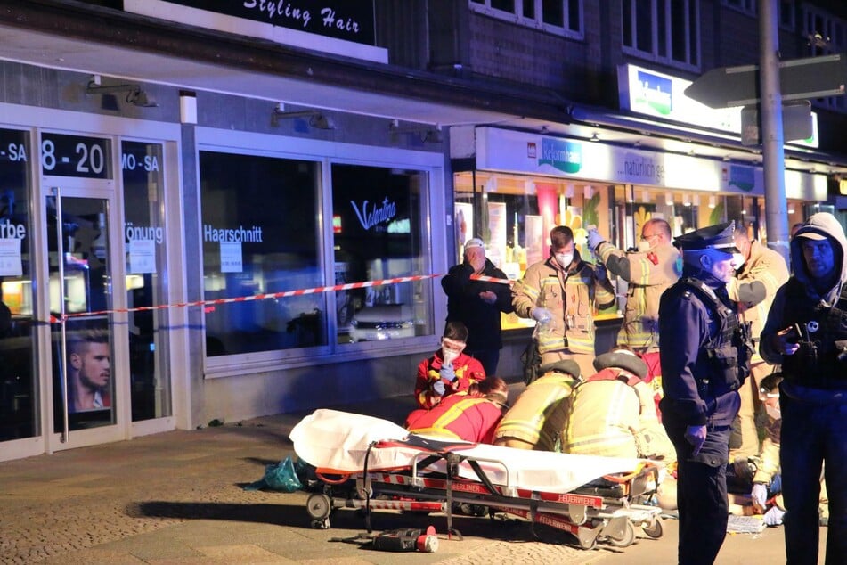 Vor Ort versuchten Rettungssanitäter, den Mann zu reanimieren.