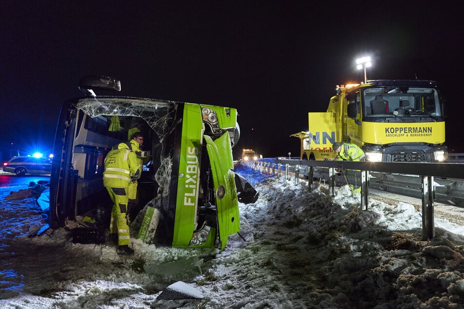 Gegen 1 Uhr in der Nacht sei die Unfallstelle freigegeben worden.