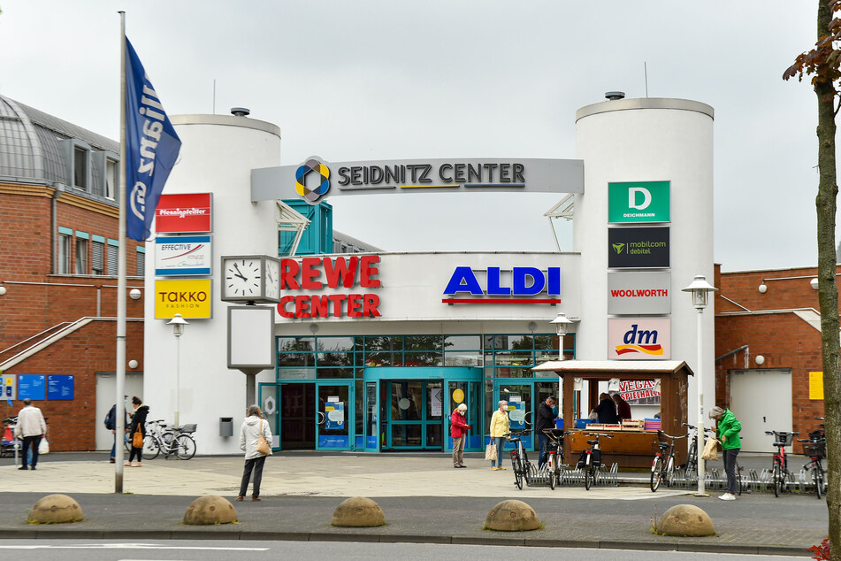 Im Komplex des Seidnitzcenter ist auch das Jugendamt untergebracht. Von dort klaute der Einbrecher Technik.
