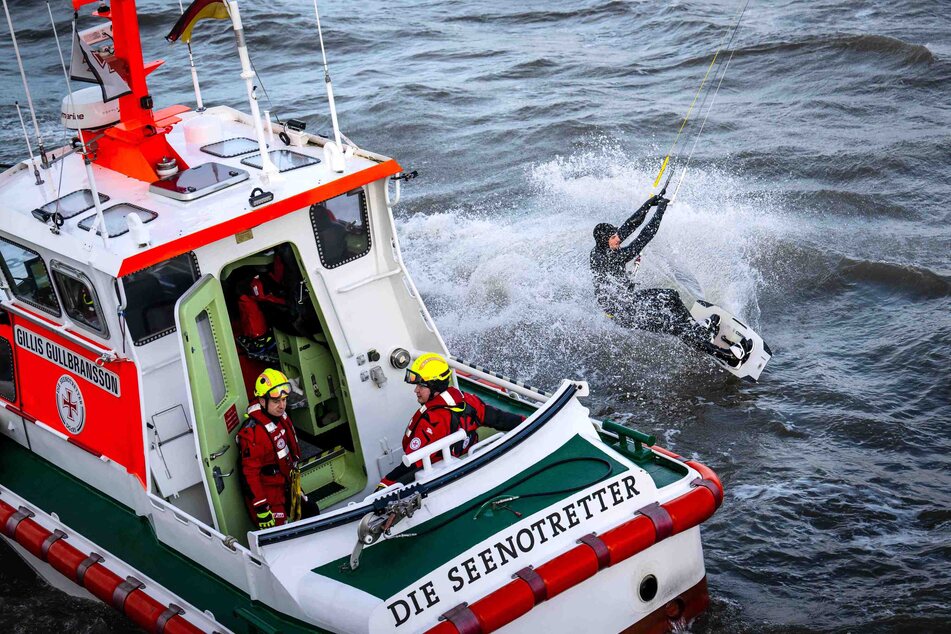 Die Seenotretter der Station Sassnitz holten zwei gekenterte Segler aus der Ostsee. (Symbolbild)