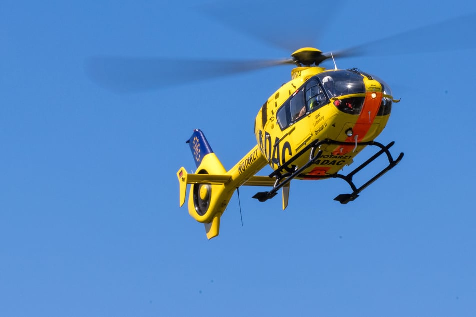 Ein Rettungshubschrauber flog den jungen Mann (26) in eine Klinik. (Symbolfoto)