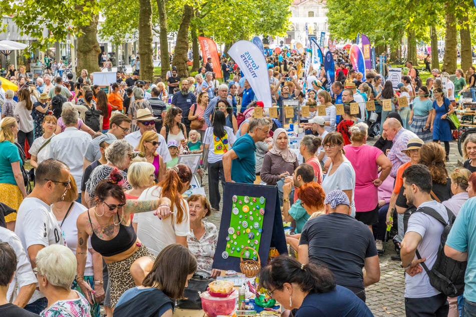 Zur neunten Ausgabe von "Dresden is(s)t bunt. Ein Gastmahl für alle" war Trubel auf der Hauptstraße.