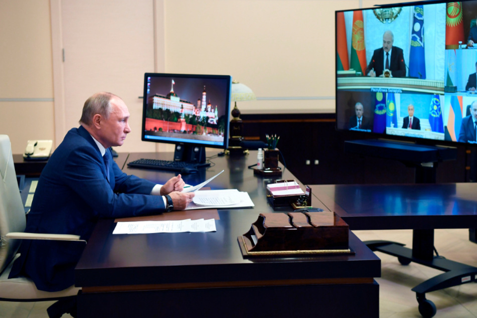 Wladimir Putin, Präsident von Russland, nimmt per Videokonferenz an einer Sitzung der Organisation des Vertrags über kollektive Sicherheit (Collective Security Treaty Organization, CSTO) in seiner offiziellen Residenz des Staates Novo-Ogaryovo teil.