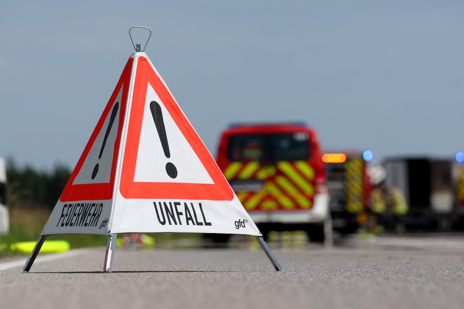 In Magdeburg wurden zwei Menschen bei einem Unfall schwer verletzt. (Symbolbild)