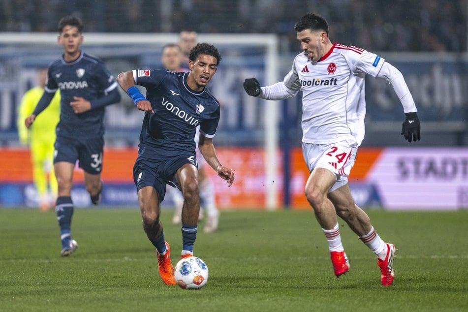 Francis Onyeka (19, vorne) läuft in der kommenden Saison für die SVE auf.