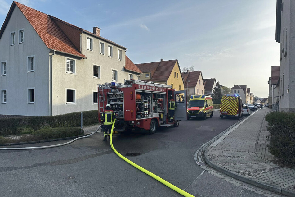 Feuerwehr und Rettungsdienst kamen am Mittwochmorgen in Frohburg (Landkreis Leipzig) zum Einsatz.