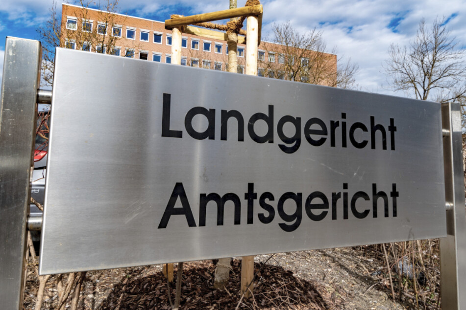 Vor dem Landgericht Landshut ist in dem Fall nun das Urteil gesprochen worden: dreieinhalb Jahren Haft wegen Kindesmisshandlung.