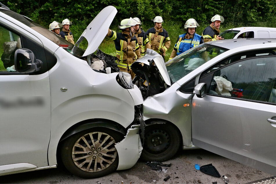 Beide Fahrzeuge wurden beim Unfall im Nordwesten Stuttgarts schwer beschädigt.
