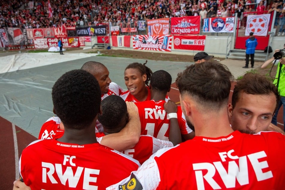 Die Spieler des FC Rot-Weiß Erfurt haben Redeverbot bekommen.