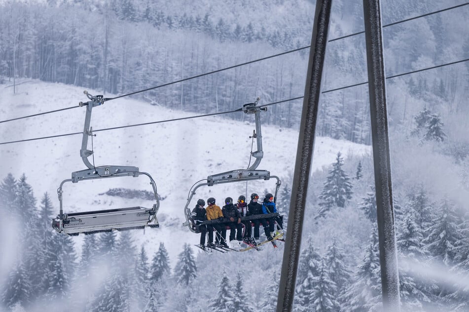 Schon der Start in die Wintersaison lief hervorragend: Seit November sind die Skilifte im Sauerland gut besucht.