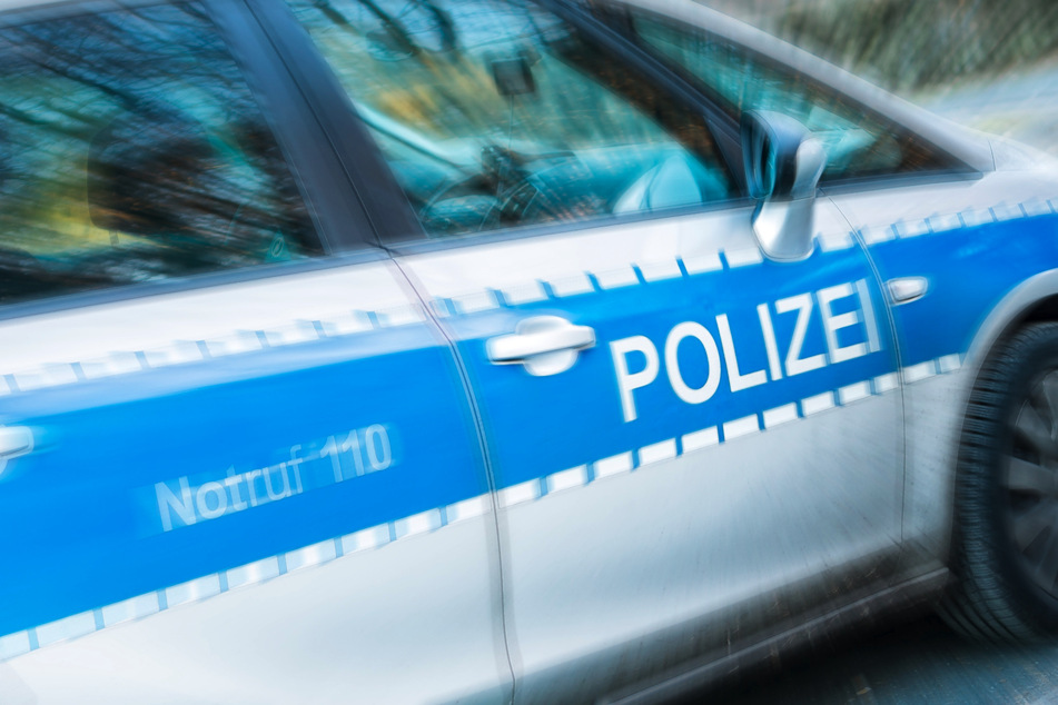 Die Kölner Polizei fahndet nach einem etwa 20 Jahre alten Mann, der eine Spielhalle überfallen haben soll. (Symbolbild)
