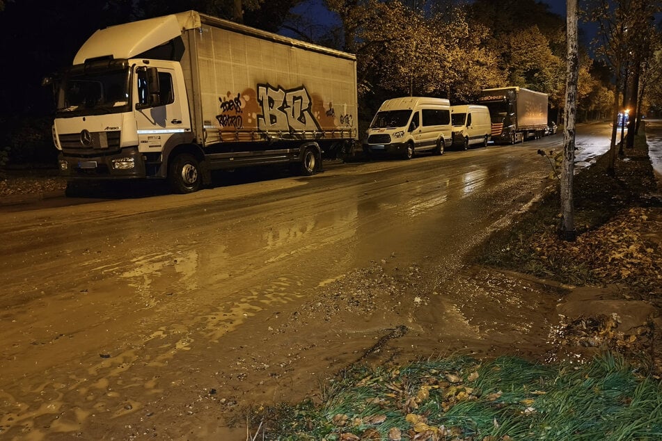 Die Straße muss gereinigt werden.