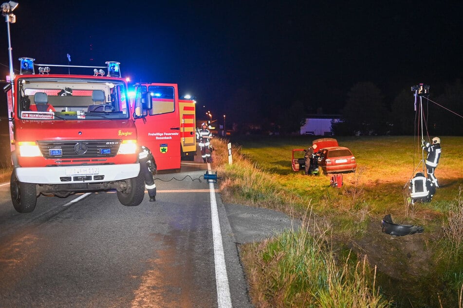 Die umliegenden Feuerwehren mussten an den Unfallort kommen und den Fahranfänger versorgen.