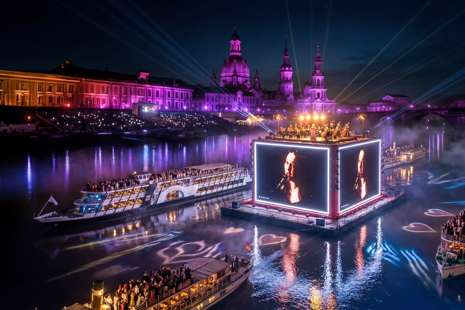 Die Visualisierung zeigt, wie das Geburtstags-Spektakel auf der Elbe aussehen wird.