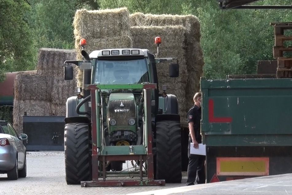 Der tödliche Unfall geschah beim Stapeln von Heuballen. (Symbolbild)
