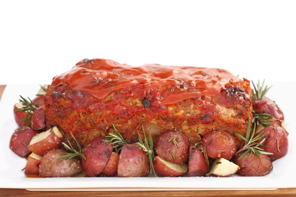 Feel free to serve your meatloaf with whatever you want – we recommend potatoes and sauce!