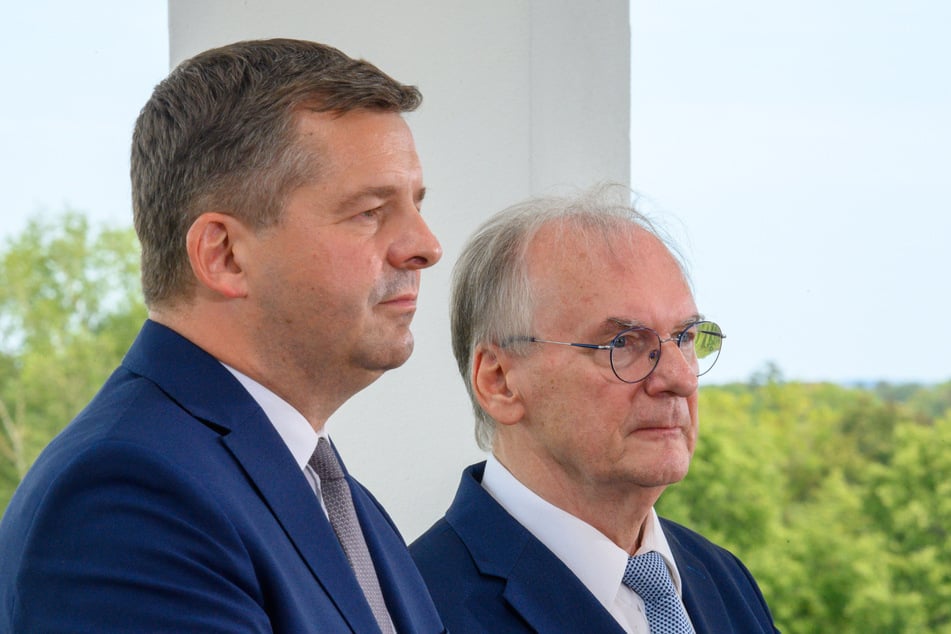 Anfang August schlug Ministerpräsident Haseloff (CDU, rechts) CDU-Landeschef und Wirtschaftsminister Sven Schulze (46) als Spitzenkandidaten vor. (Archivbild)