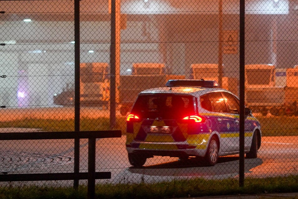 Mehrere Menschen hatten von Drohnensichtungen berichtet. Die Deutsche Flugsicherung sperrte die Start- und Landebahnen.