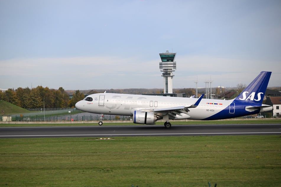 Die Maschine der Scandinavian Airlines kam gerade noch rechtzeitig zum Stehen. (Symbolbild)