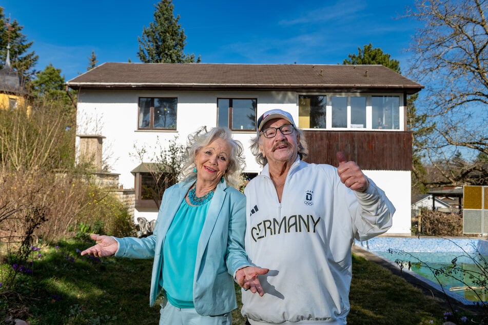 Direkt am Haus haben sich Dorit Gäbler (83) und Karl-Heinz Bellmann (79) einen Pool bauen lassen.