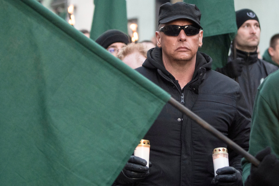 München: Rechtsextreme Demonstration mit Kunstblut auf Puppen schlägt hohe Wellen