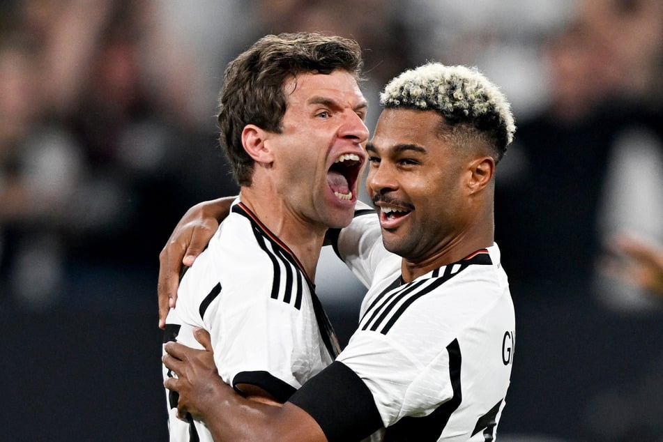 Thomas Müller (34, l.) und Serge Gnabry (28) hatten bei der Nationalmannschaft endlich wieder Grund zum Jubeln.