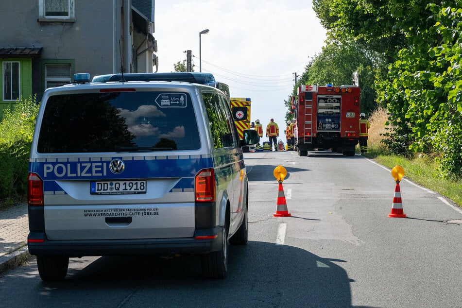 Mehrere Einsatzkräfte waren vor Ort, um die Unfallstelle abzusichern.