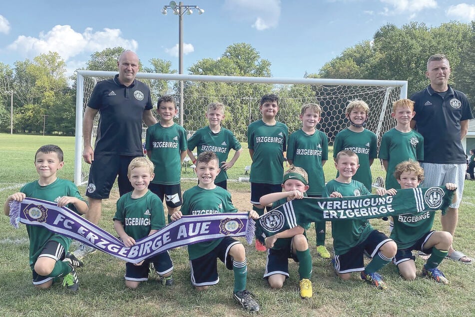 Die "Erzgebirge Soccers" in Pennsylvania freuten sich über einen Schal der befreundeten Kicker aus Aue.