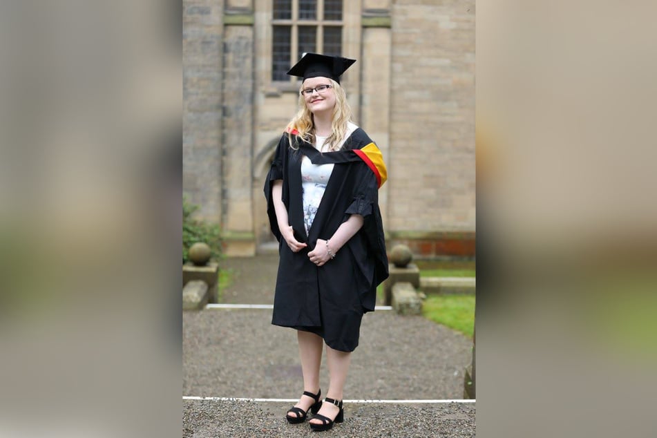 Ein Bild aus besseren Tagen: Die britische Krankenpflegerin nach ihrer abgeschlossenen Ausbildung.