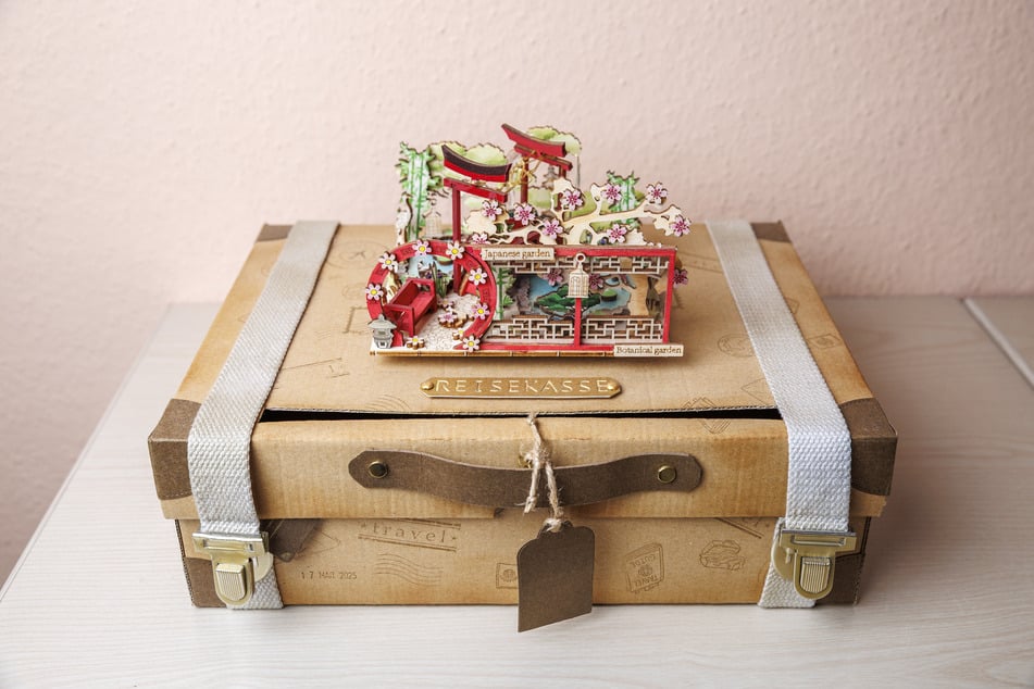 Zum Geburtstag im März gab es für die sonst so sparsame Rentnerin eine selbst gebastelte Reisekasse.