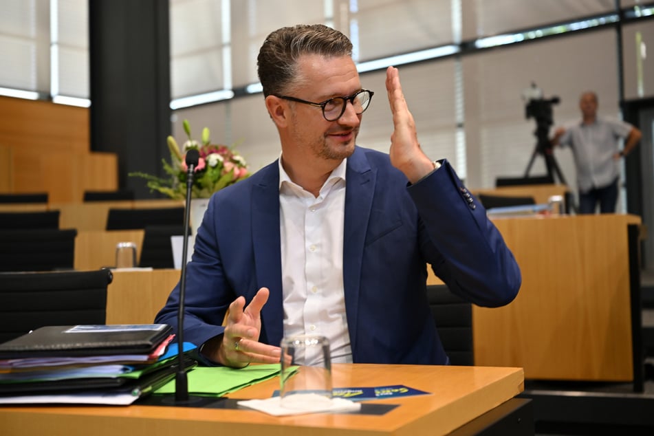 Thüringens Bildungs- und Wissenschaftsminister Christian Tischner (44, CDU) freut sich über die Unterstützung des Bundes.