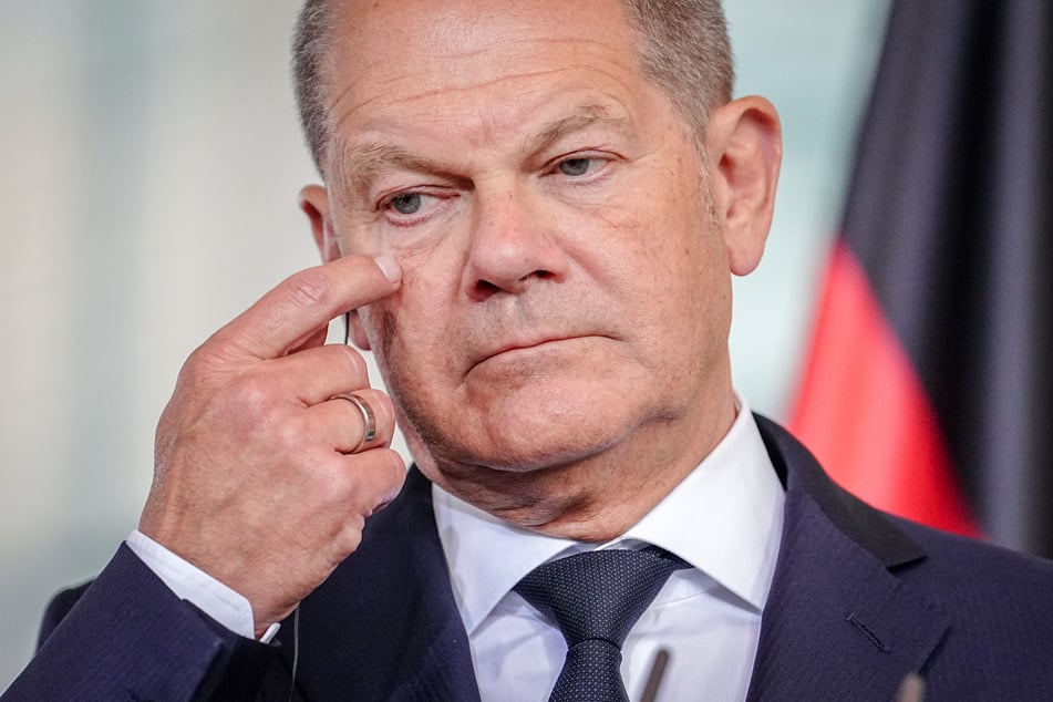 Bundeskanzler Olaf Scholz (65, SPD) will trotz schlechtem Wahlergebnis den Kopf nicht in den Sand stecken.