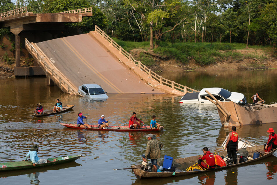 Eine Brücke über den Fluss Curuçá ist zusammengestürzt. Mindestens drei Personen sind gestorben, 15 weitere werden vermisst.
