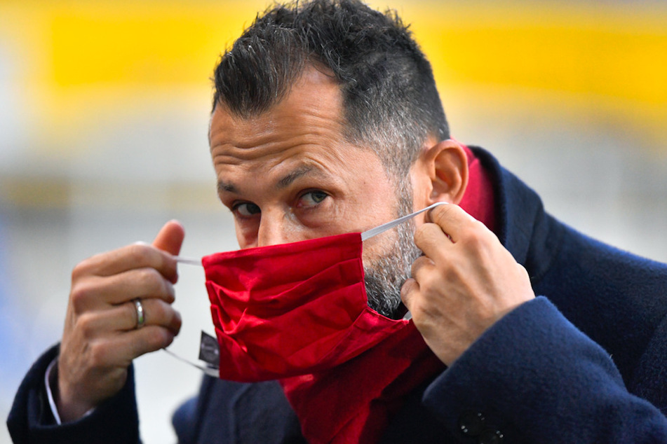 Bayern Münchens Sportvorstand Hasan Salihamidzic (44) weiß nicht, wie sich seine Spieler anstecken konnten.