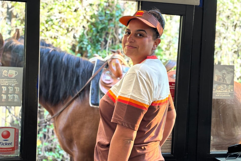 Statt einer professionellen Schauspielerin durfte Restaurant-Managerin Hend El Minawi für den Clip in die Rolle der Burger-King-Verkäuferin schlüpfen.